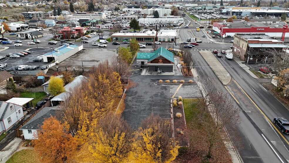 2703 N Division St, Spokane, WA à vendre - Photo de l’immeuble – Image 3 sur 6