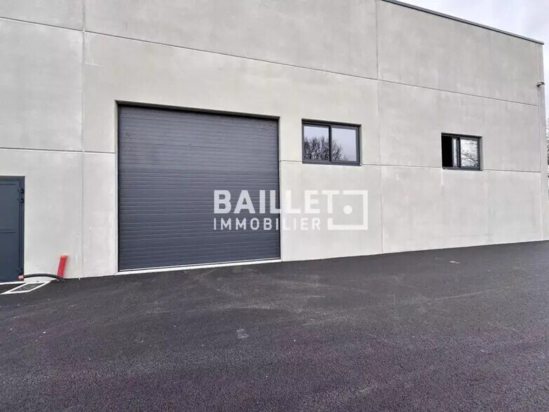 Industriel/Logistique dans Montauroux à louer - Photo de l’immeuble – Image 3 sur 7
