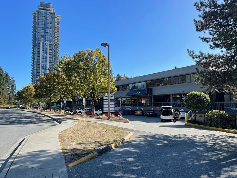 3030 Lincoln Ave, Coquitlam, BC à louer - Photo principale – Image 1 sur 13
