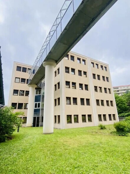 31 Place Jules Grandclément, Villeurbanne à louer - Photo de l’immeuble – Image 1 sur 7