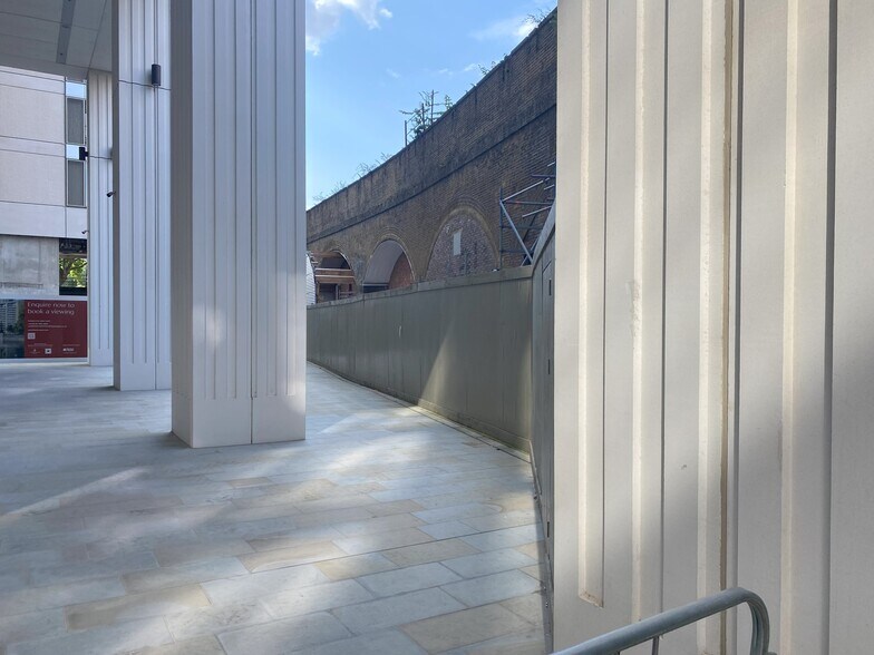 Concert Hall Approach, Londres à louer - Photo de l’immeuble – Image 3 sur 3
