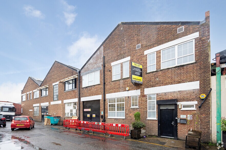 40 Gorst Rd, Londres à louer - Photo de l’immeuble – Image 2 sur 3
