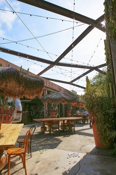 696 Randolph Ave, Costa Mesa, CA à louer - Photo de l’immeuble – Image 3 sur 4