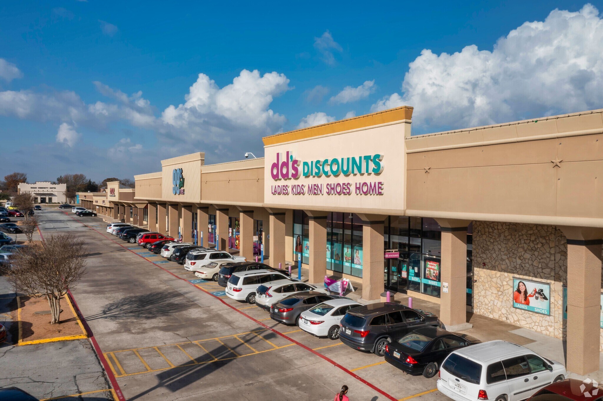 1413-1529 W Buckingham Rd, Garland, TX à louer Photo de l’immeuble– Image 1 sur 12