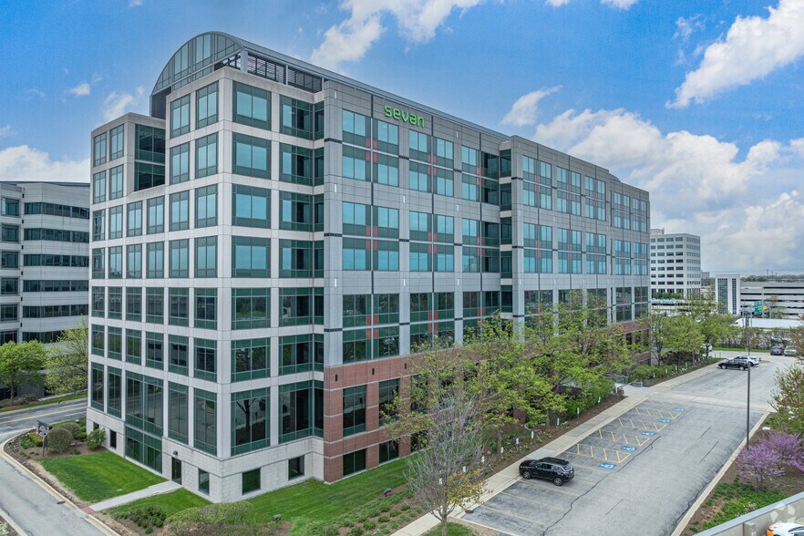 3025 Highland Pky, Downers Grove, IL à louer - Photo principale – Image 1 sur 5