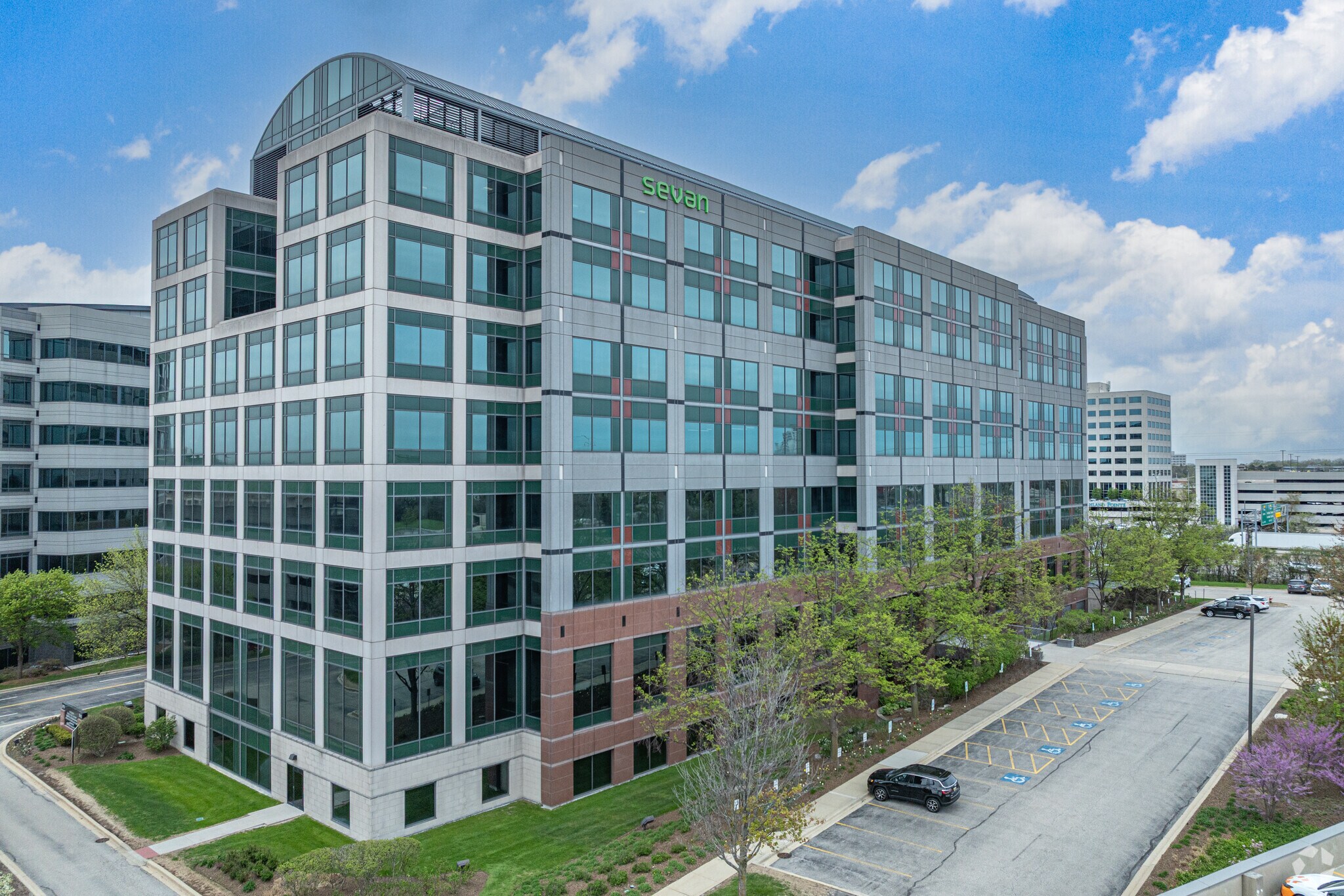 3025 Highland Pky, Downers Grove, IL à louer Photo principale– Image 1 sur 6