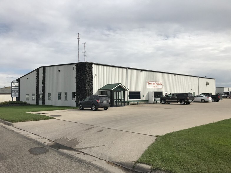 2323 16th Ave S, Moorhead, MN à vendre - Photo de l’immeuble – Image 1 sur 2