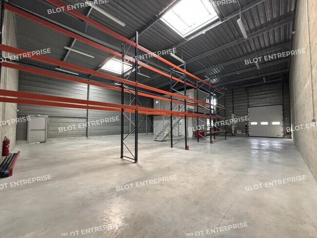 Plus de détails pour 21 Rue Jan Palach, Saint-Herblain - Local d'activités à louer