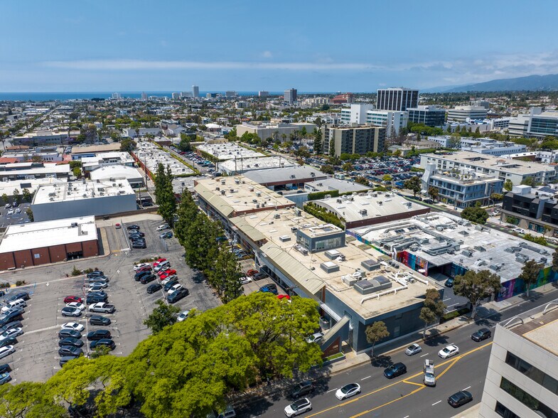 1520-1528 Cloverfield Blvd, Santa Monica, CA à louer - Photo de l’immeuble – Image 2 sur 4