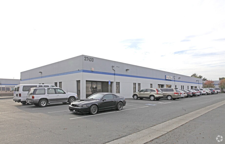 37300 Cedar Blvd, Newark, CA à louer - Photo de l’immeuble – Image 1 sur 12