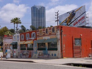 3655 Cahuenga Blvd W, Los Angeles, CA à vendre Photo de l’immeuble– Image 2 sur 14