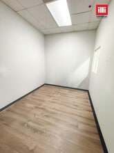 23734 Valencia Blvd, Valencia, CA à louer Photo intérieure– Image 1 sur 5