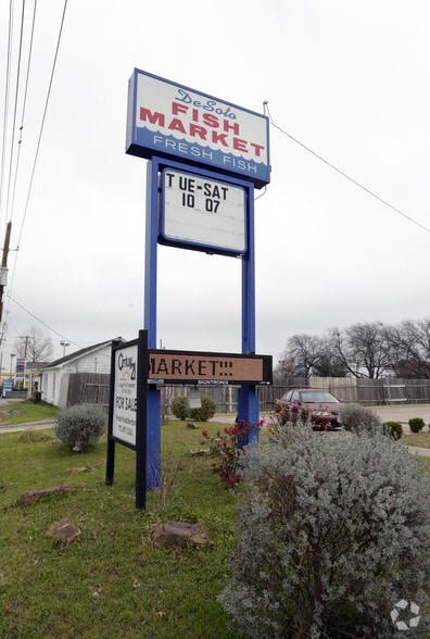 122 S Hampton Rd, DeSoto, TX à vendre - Photo de l’immeuble – Image 3 sur 14