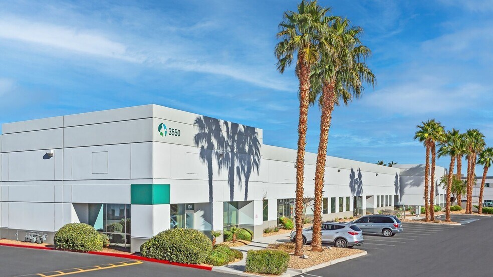 3585 E Patrick Ln, Las Vegas, NV à louer - Photo de l’immeuble – Image 1 sur 4