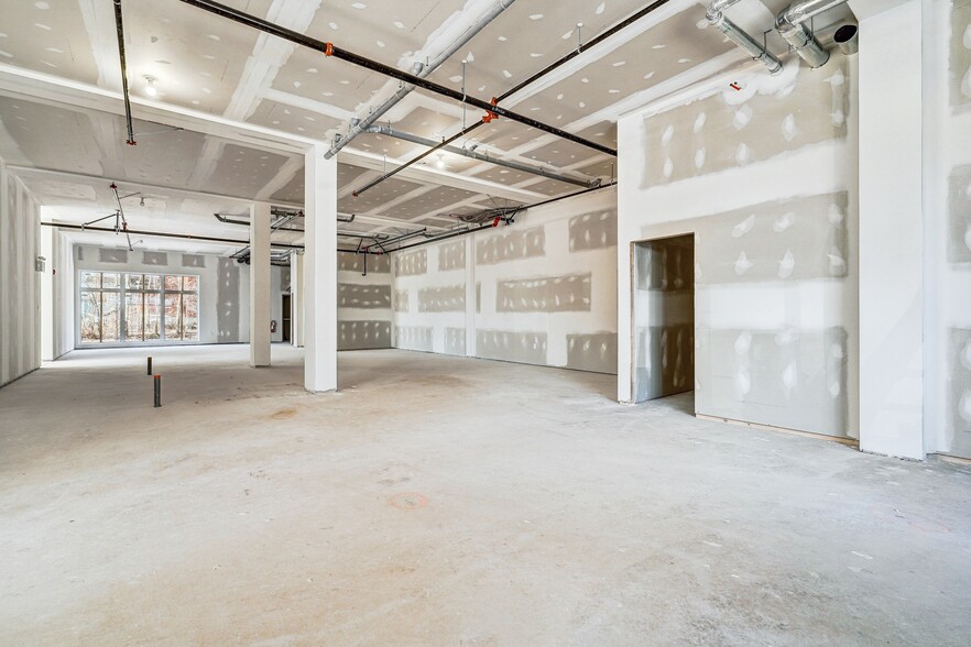 689 Boul Saint-Jean-Baptiste, Mercier, QC à louer - Photo intérieure – Image 3 sur 8