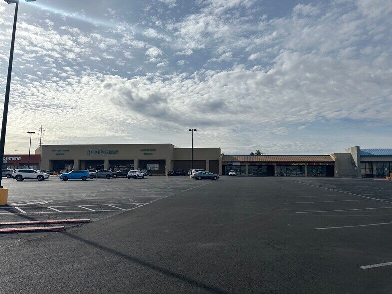 3055 E Tropicana Rd, Las Vegas, NV à louer - Photo de l’immeuble – Image 3 sur 10