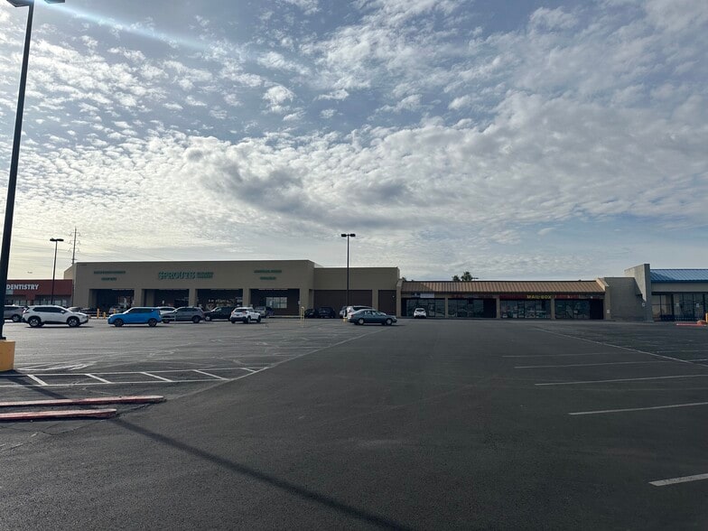3355 E Tropicana Ave, Las Vegas, NV à louer - Photo de l’immeuble – Image 2 sur 5