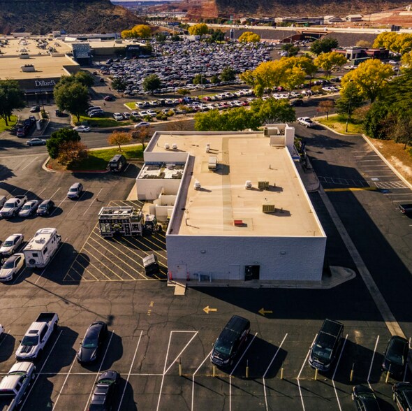 528 N Mall Dr, Saint George, UT à louer - Photo de l’immeuble – Image 3 sur 6