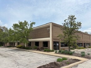 32111 Aurora Rd, Solon, OH à louer Photo intérieure– Image 2 sur 11