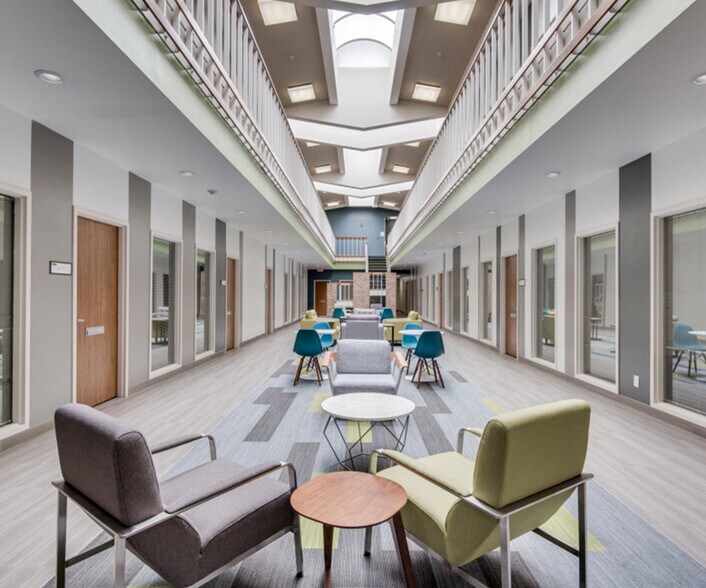 9304 Forest Ln, Dallas, TX à louer - Hall d’entrée – Image 3 sur 5