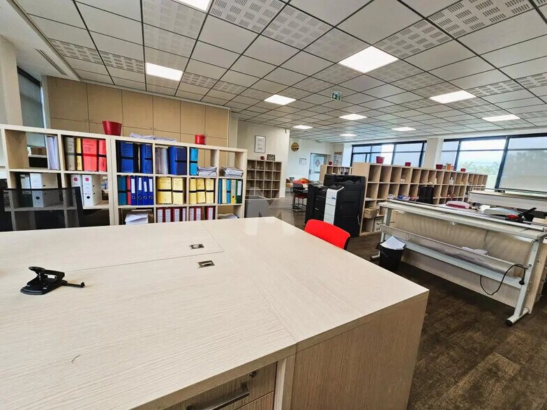 Bureau dans Fleury-Mérogis à louer - Photo de l’immeuble – Image 3 sur 10