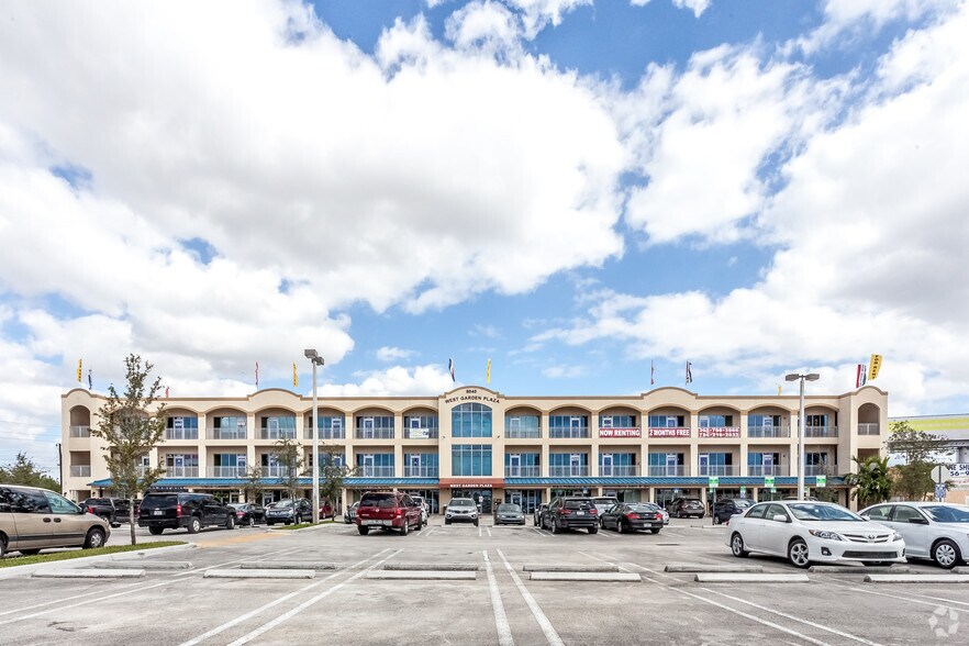 8040 NW 95th St, Hialeah, FL à louer - Photo de l’immeuble – Image 2 sur 7