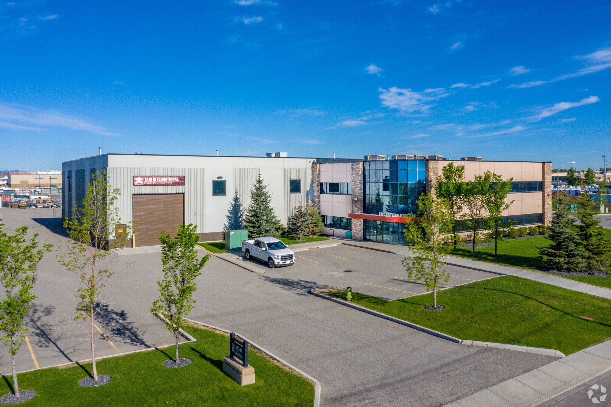 10341 50th St SE, Calgary, AB à vendre Photo principale– Image 1 sur 13