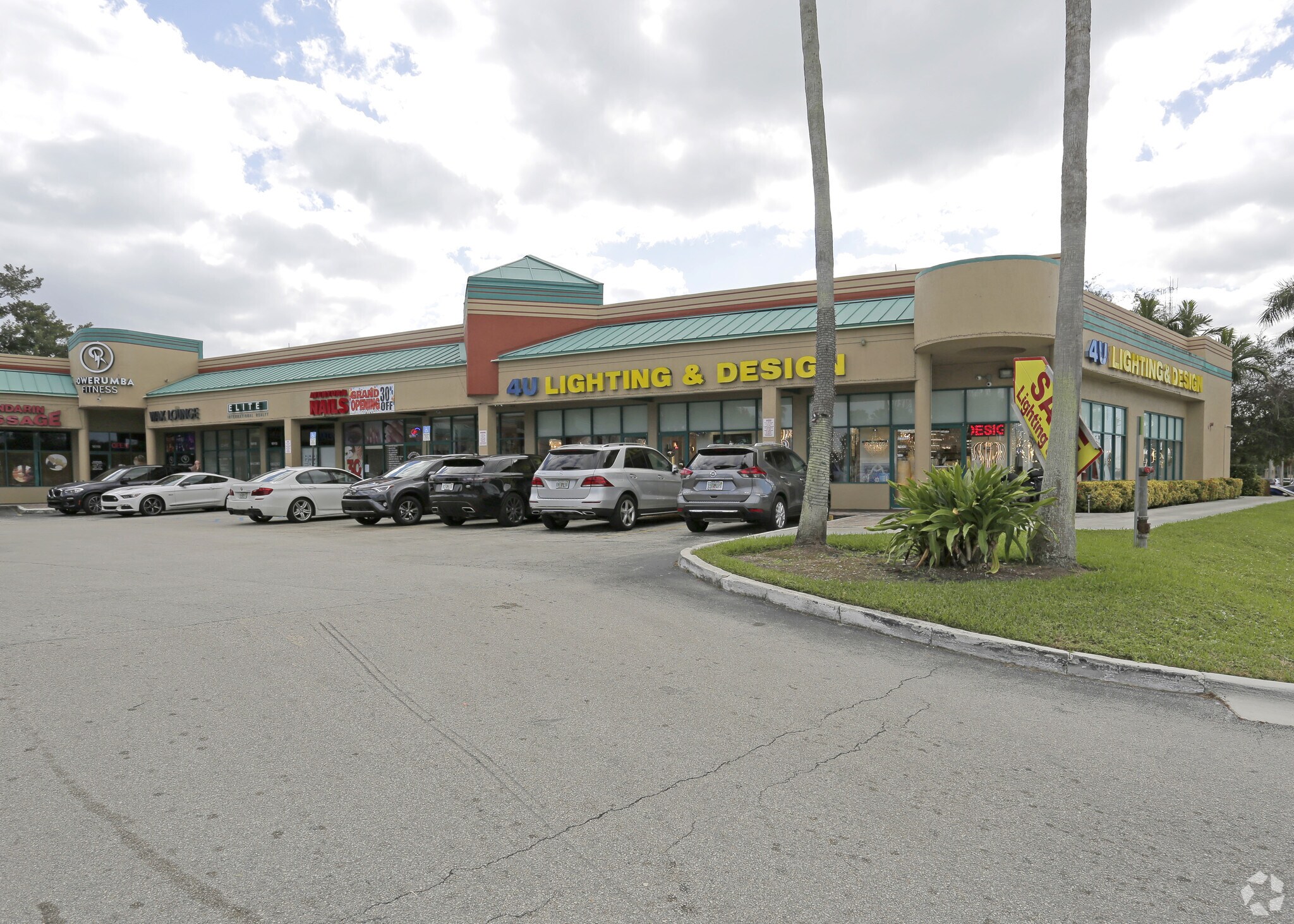 16101-16173 Biscayne Blvd, North Miami Beach, FL à louer Photo de l’immeuble– Image 1 sur 23