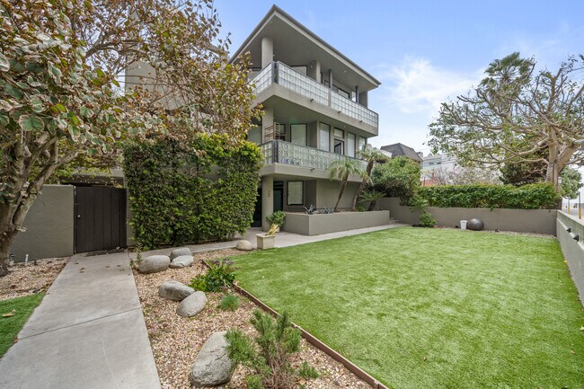 Plus de détails pour 22 28th Ave, Venice, CA - Logement à vendre