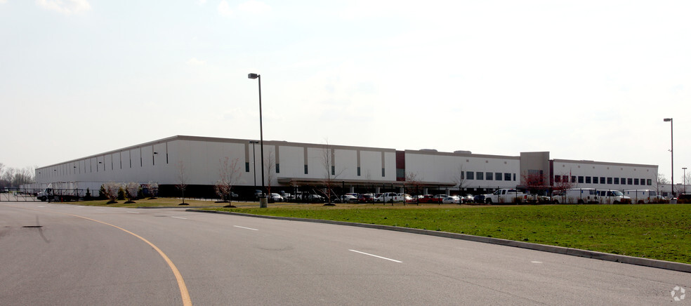 9347 Pendleton Pike, Indianapolis, IN à louer - Photo de l’immeuble – Image 2 sur 5