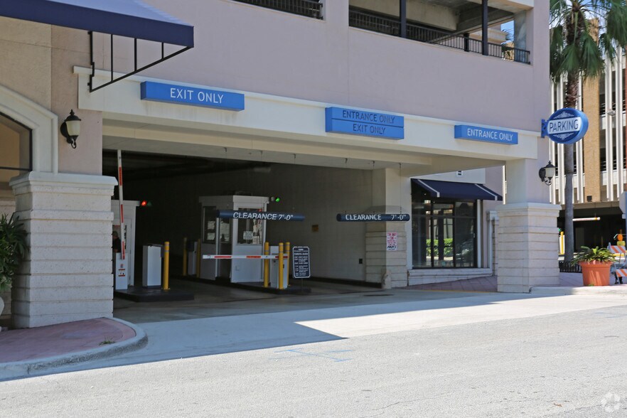 101 N Clematis St, West Palm Beach, FL à louer - Photo de l’immeuble – Image 2 sur 4
