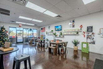 3145 E Chandler Blvd, Phoenix, AZ à louer Photo intérieure– Image 2 sur 5