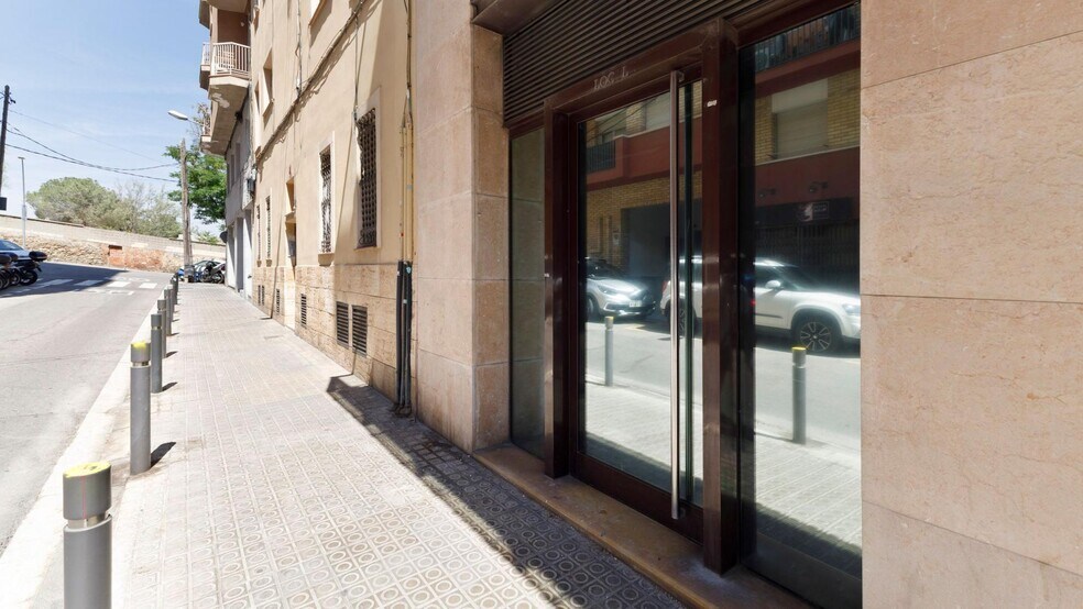 Carrer De Llorens I Barba, 66-72, Barcelone, Barcelona à louer - Photo de l’immeuble – Image 2 sur 2