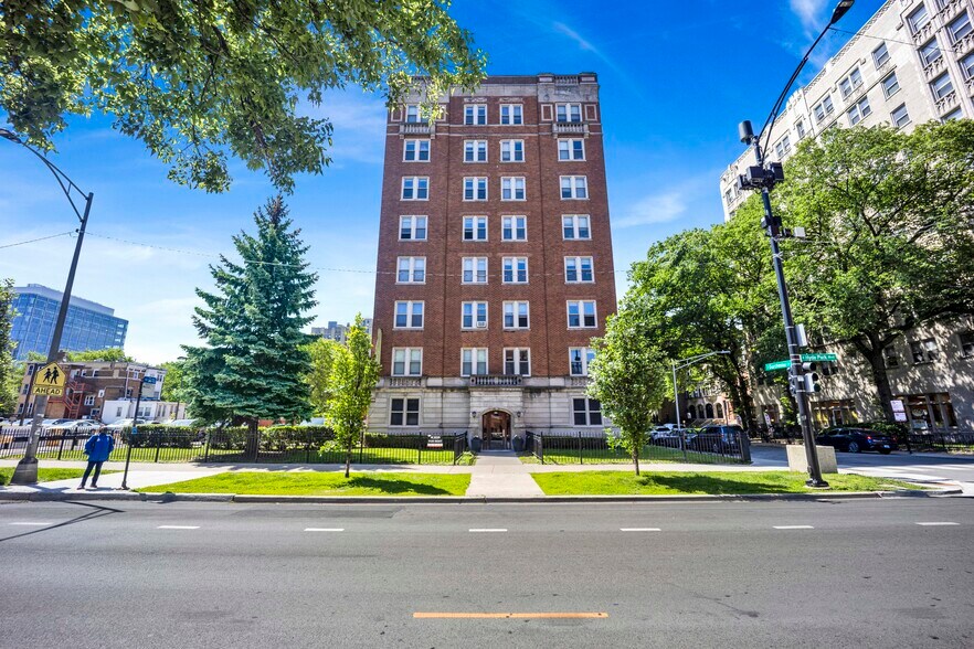 1401 E Hyde Park Blvd, Chicago, IL à vendre - Photo de l’immeuble – Image 2 sur 31