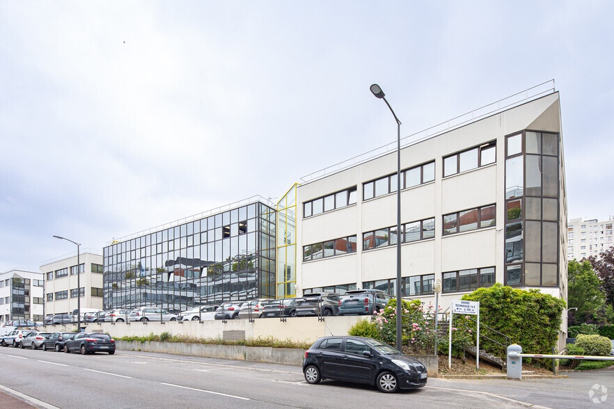 99-101 Rue Pierre Sémard, Châtillon à louer - Photo de l’immeuble – Image 2 sur 32