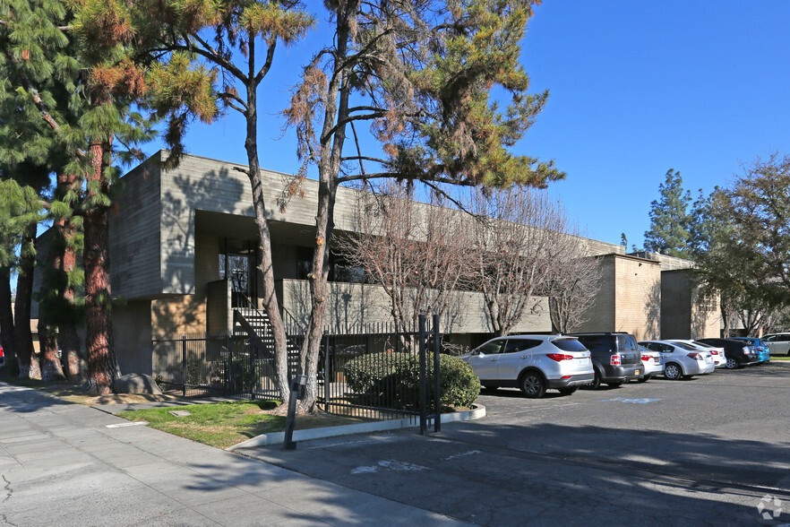 191 W Shaw Ave, Fresno, CA à louer - Photo de l’immeuble – Image 2 sur 12