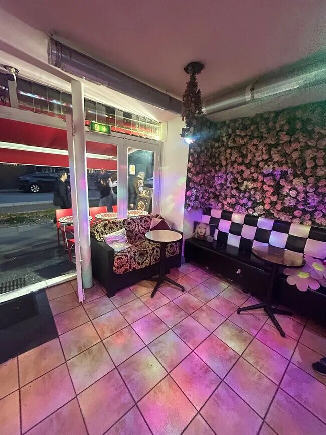 Plus de détails pour Local commercial à louer