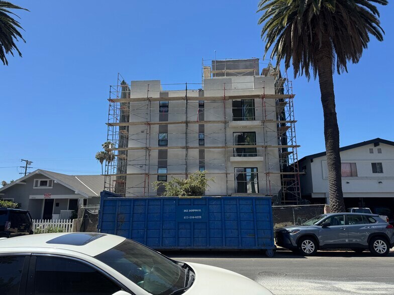 14728 W Friar St, Van Nuys, CA à vendre - Photo de l’immeuble – Image 2 sur 7