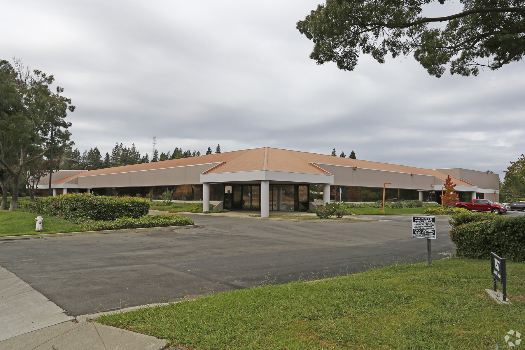 737 Arnold Dr, Martinez, CA à louer Photo principale– Image 1 sur 5