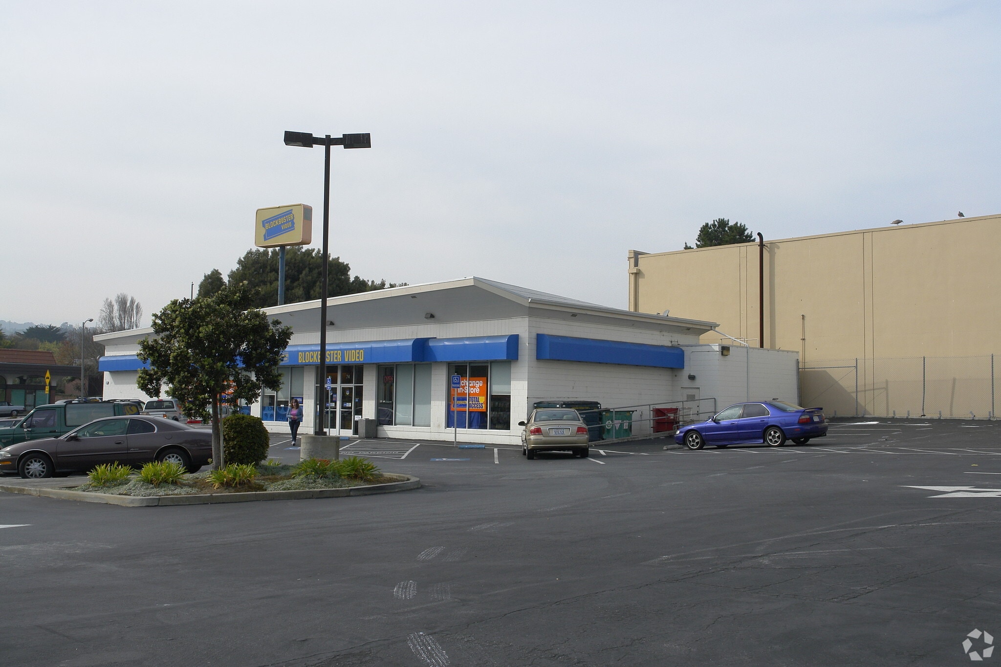 74 Camaritas Ave, South San Francisco, CA à vendre Photo principale– Image 1 sur 6