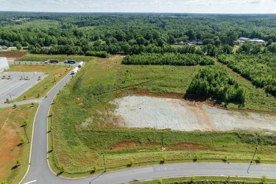 741 Distribution Way, Wellford, SC à vendre - Photo de l’immeuble – Image 2 sur 2