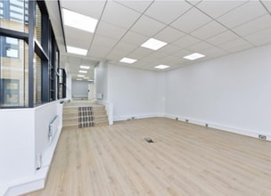 329-333 Latimer Rd, Londres à vendre Photo intérieure– Image 2 sur 3