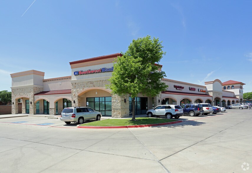 1630 E Lamar Blvd, Arlington, TX à louer - Photo de l’immeuble – Image 2 sur 2