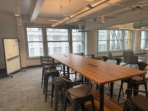 310 SW 4th Ave, Portland, OR à louer Photo intérieure– Image 2 sur 4