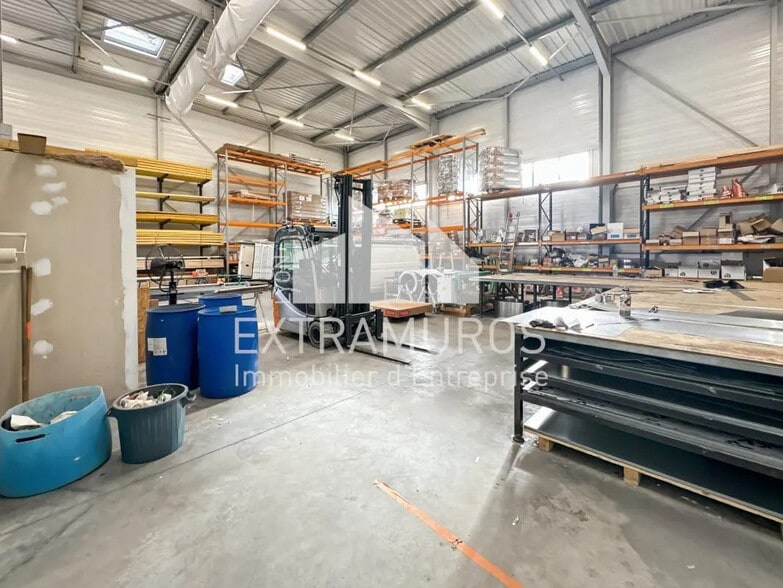 Local d'activités dans Saint-Genis-les-Ollières à vendre - Photo intérieure – Image 3 sur 13