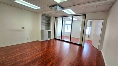 12340 Santa Monica Blvd, Los Angeles, CA à louer Photo intérieure– Image 1 sur 3