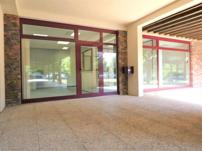 Plus de détails pour Bureau, Industriel/Logistique à louer