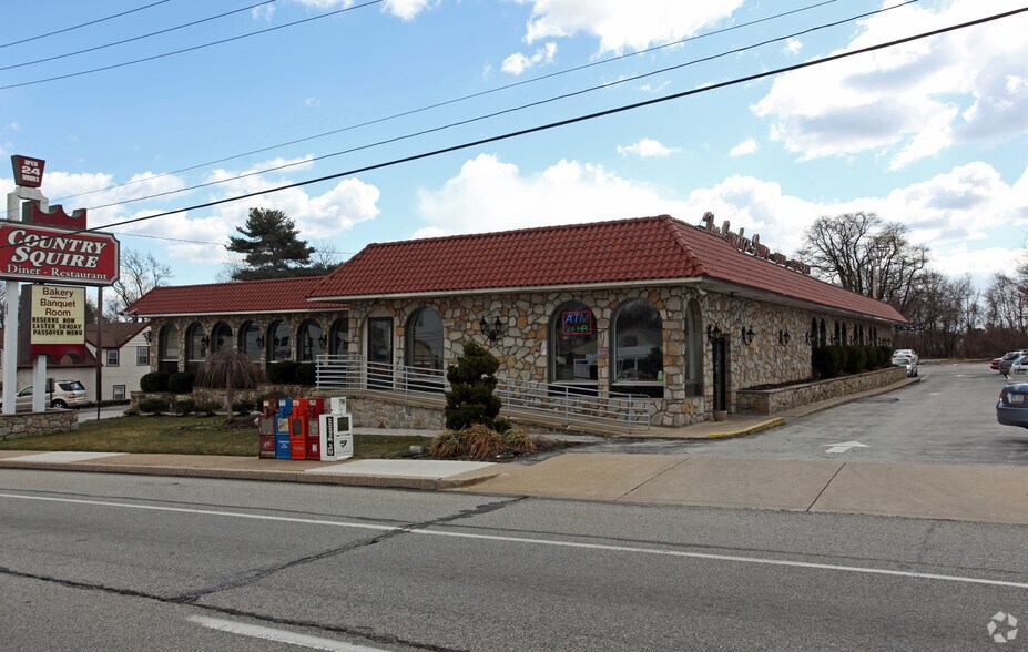 2560 W West Chester Pike, Broomall, PA à louer - Photo principale – Image 1 sur 8