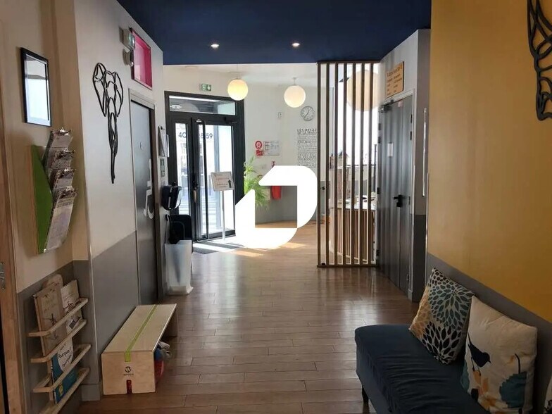 Bureau dans Saint-Ouen-sur-Seine à vendre - Photo de l’immeuble – Image 1 sur 1