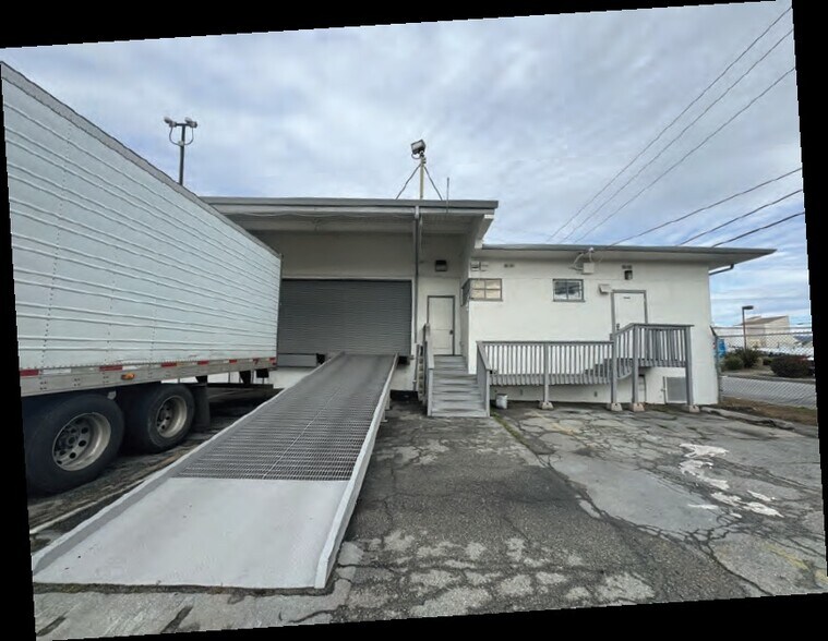 1084 Terven Ave, Salinas, CA à louer - Photo de l’immeuble – Image 3 sur 4